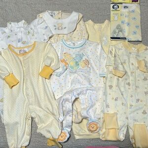 7 pc yellow footed and gown baby boy or girl lot newborn 0-3 months